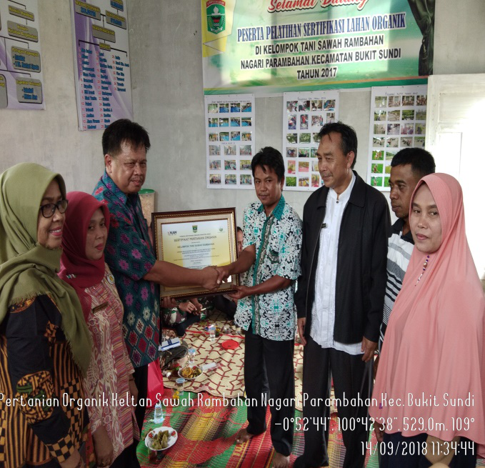 PENYERAHAN SERTIFIKAT PERTANIAN ORGANIK KELOMPOK TANI SAWAH RAMBAHAN NAGARI PARAMBAHAN KEC. BUKIT SU